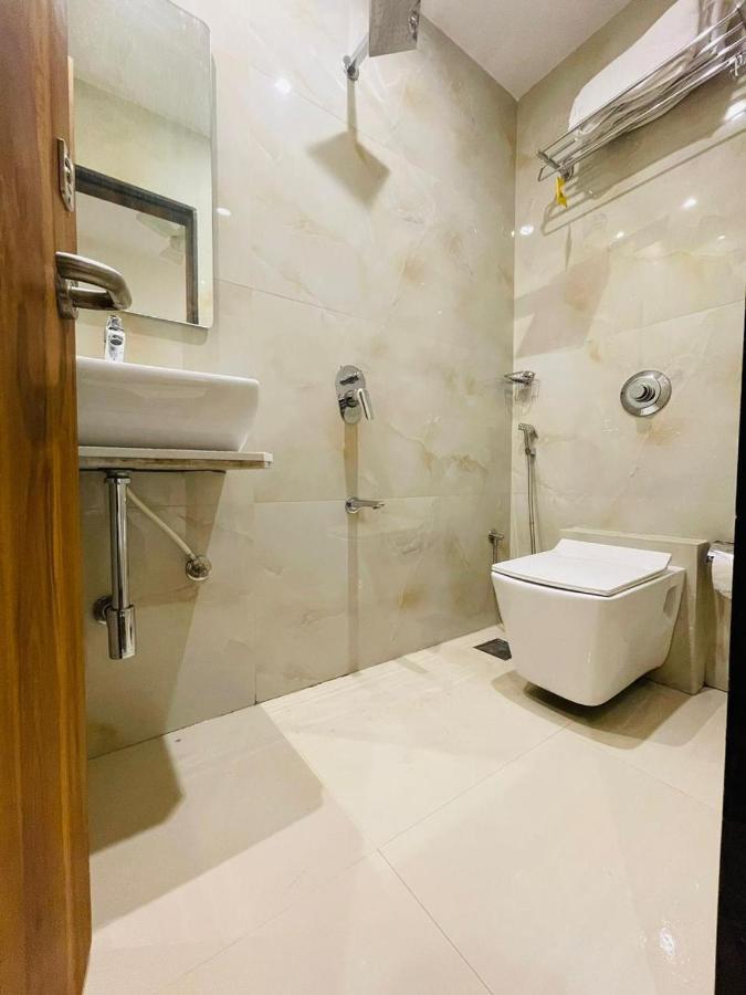 Hotel Hilton Suites Мумбай Екстериор снимка